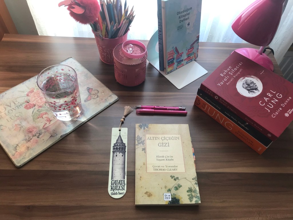 Altın Çiçeğin Gizi, Thomas&nbsp;Cleary