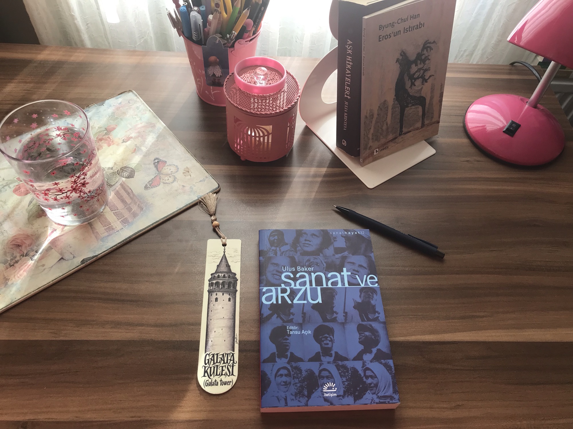 Sanat ve Arzu, Ulus&nbsp;Baker