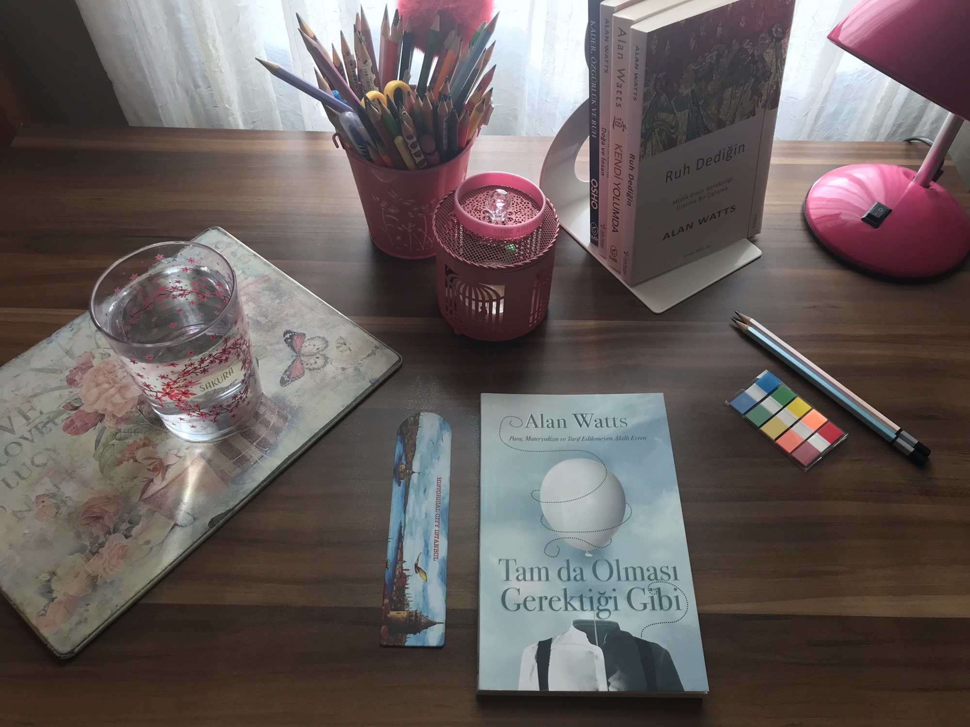 Tam da Olması Gerektiği Gibi, Alan&nbsp;Watts