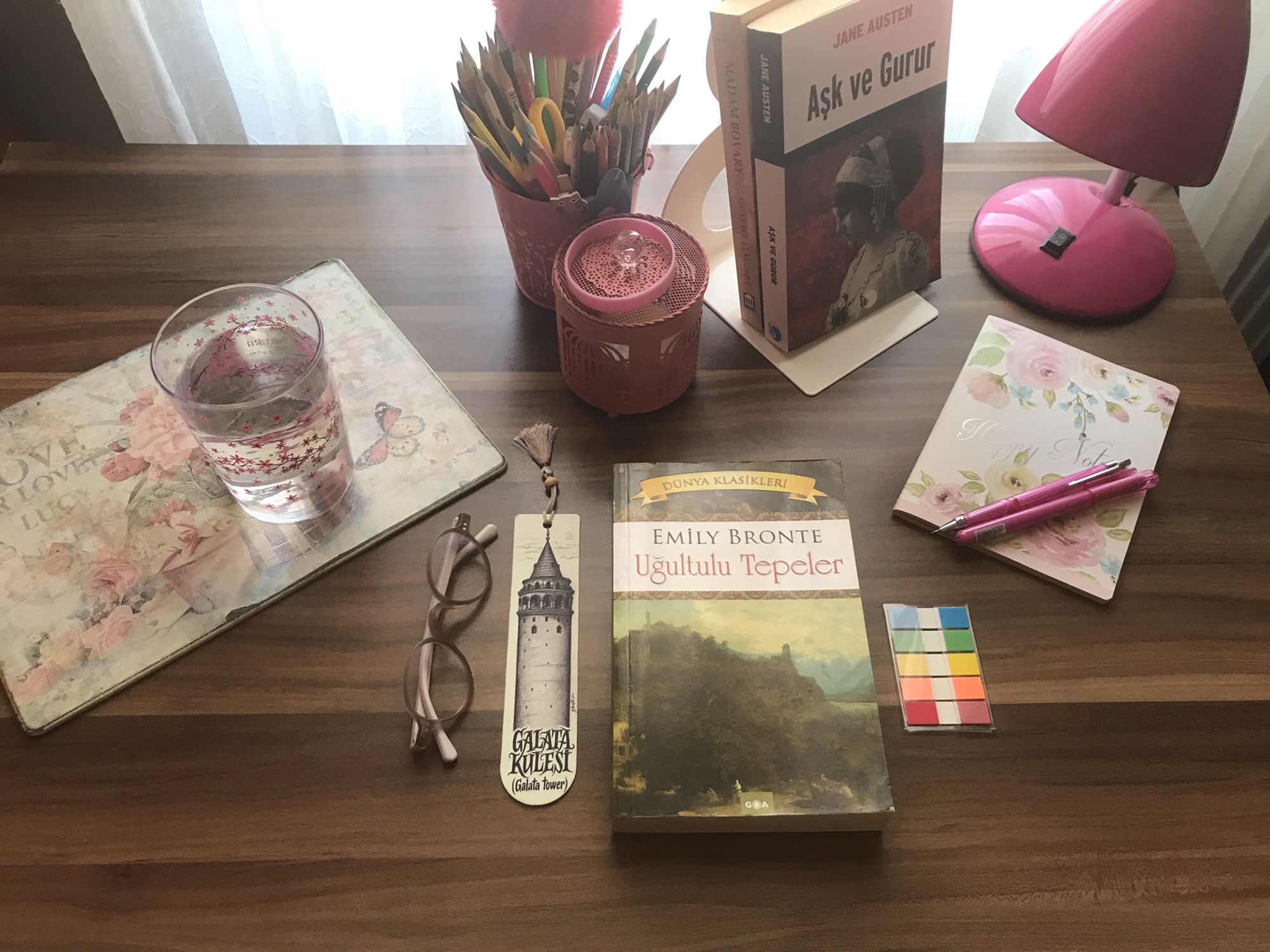 Uğultulu Tepeler, Emily Bronte