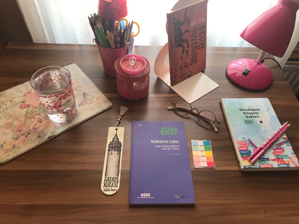 Kuklanın Ruhu, John Gray