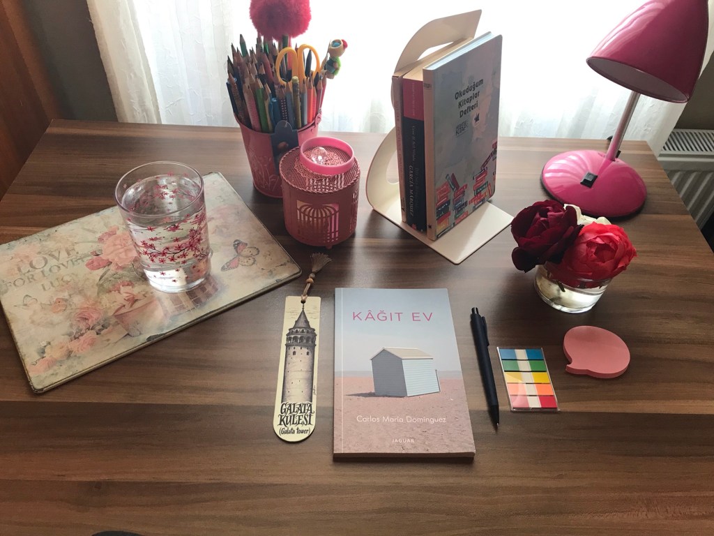 Kağıt Ev, Carlos Maria Dominguez